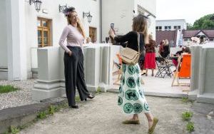 Garden party w stylu angielskim w miechowickim pałacu  (7)
