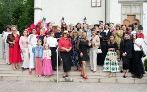 Garden party w stylu angielskim w miechowickim pałacu  (11)