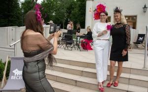 Garden party w stylu angielskim w miechowickim pałacu  (16)