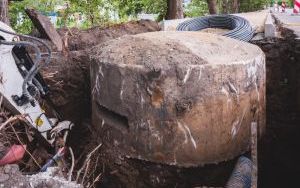Podczas budowy chodnika drogowcy odkryli poniemiecki schron bojowo-obserwacyjny (6)