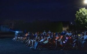 Plenerowy seans filmowy w Suchej Górze (5)