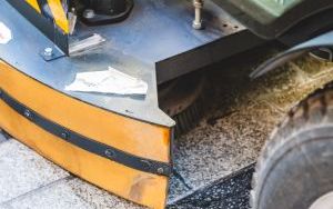 Na ulicy Dworcowej testowano sprzęt do mechanicznego usuwania zanieczyszczeń (4)