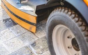 Na ulicy Dworcowej testowano sprzęt do mechanicznego usuwania zanieczyszczeń (10)
