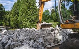 Pomnik na cmentarzu komunalnym rozebrany przez zły stan techniczny (3)