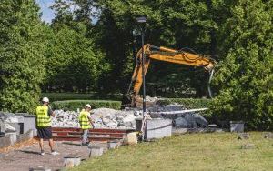Pomnik na cmentarzu komunalnym rozebrany przez zły stan techniczny (5)