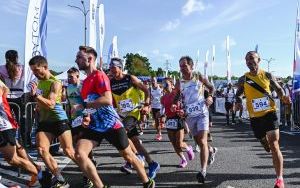 Bytomski Półmaraton po raz 17 - start i biegi (8)