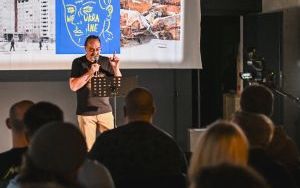 „Międzysłowie – linia wschodnia” na Brzezińskiej (13)