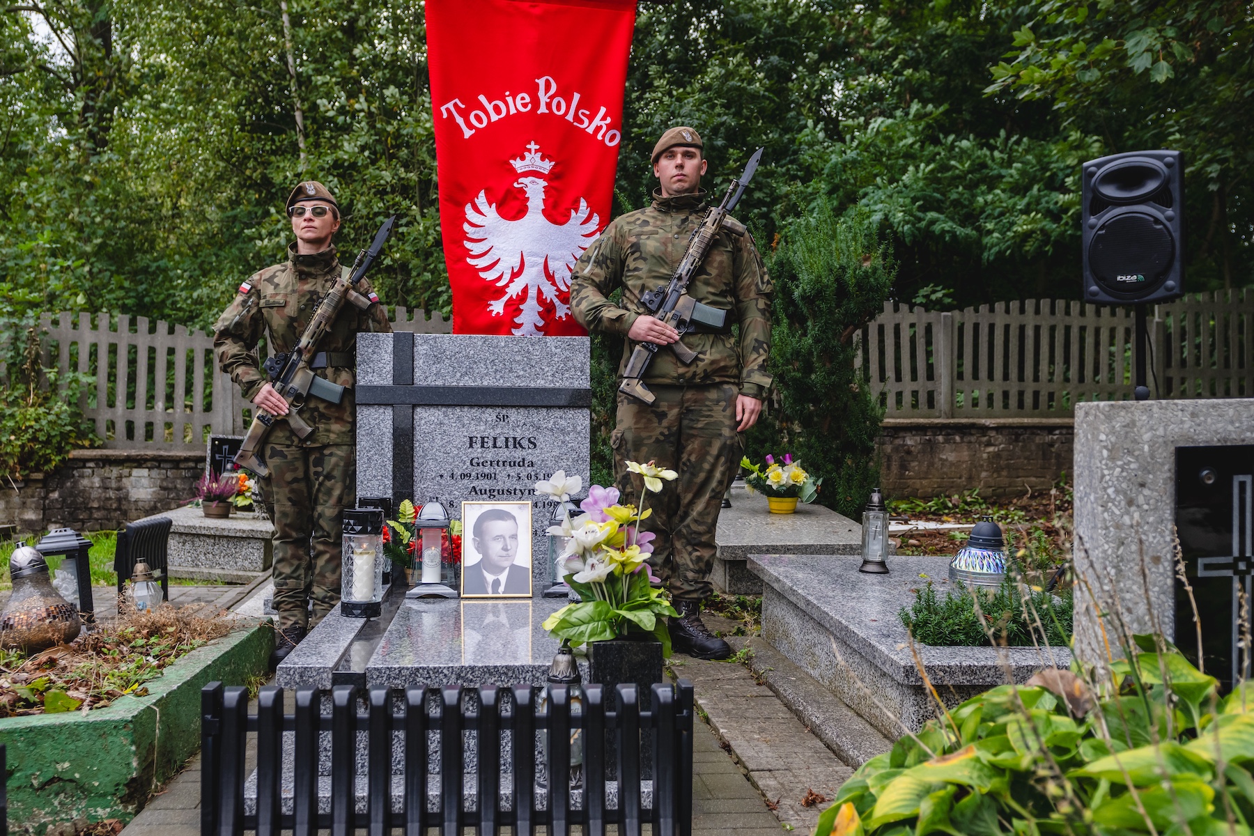 Znak pamięci „Tobie Polsko” na grobie powstańca śląskiego śp. Augustyna Feliksa Znak pamięci „Tobie Polsko” na grobie powstańca śląskiego śp. Augustyna Feliksa