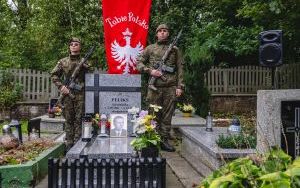 Znak pamięci „Tobie Polsko” na grobie powstańca śląskiego śp. Augustyna Feliksa (12)