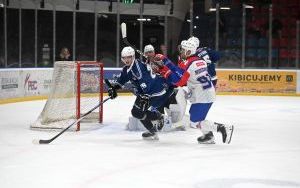 Trwa zwycięska passa bytomskich hokeistów (17)