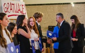 Wręczenie Nagród Prezydenta Bytomia uzdolnionym uczniom (13)