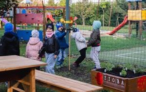 Mali odkrywcy mają swój ogród (2)