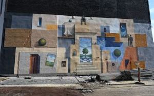 Przy ul. Wrocławskiej 30 odsłonięty został niezwykły mural (1)
