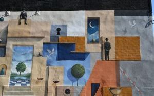Przy ul. Wrocławskiej 30 odsłonięty został niezwykły mural (3)