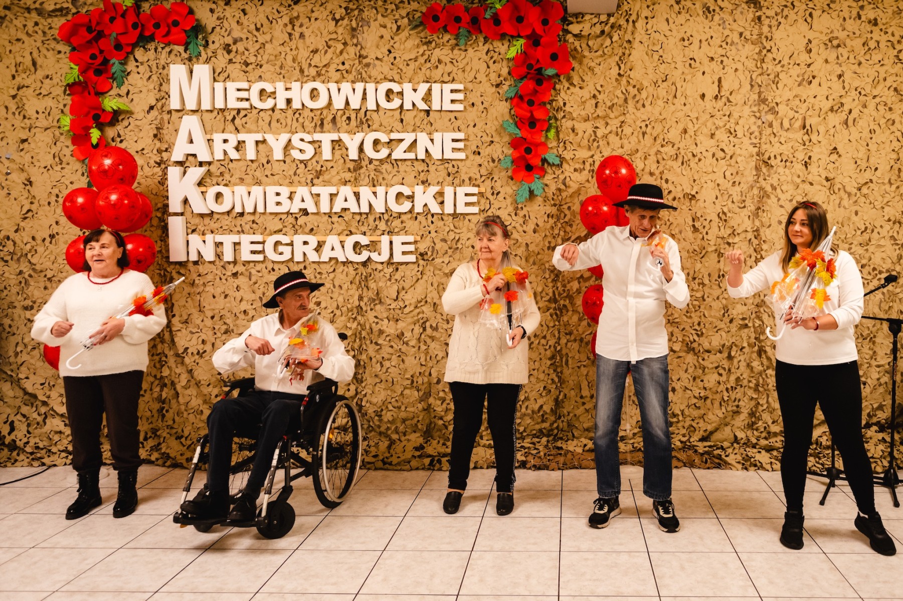 Już po raz dziesiąty mieszkańcy bytomskich domów pomocy społecznej wzięli udział w Miechowickich Artystycznych Kombatanckich Integracjach Już po raz dziesiąty mieszkańcy bytomskich domów pomocy społecznej wzięli udział w Miechowickich Artystycznych Kombatanckich Integracjach
