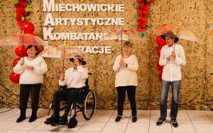 Już po raz dziesiąty mieszkańcy bytomskich domów pomocy społecznej wzięli udział w Miechowickich Artystycznych Kombatanckich Integracjach (14)