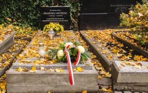 Przedstawiciele władz miasta odwiedzili groby byłych włodarzy naszego miasta (3)