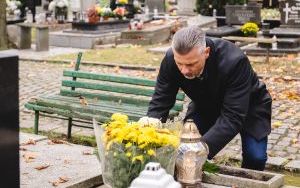 Przedstawiciele władz miasta odwiedzili groby byłych włodarzy naszego miasta (10)