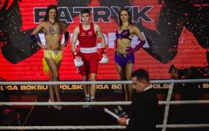 W Hali na Skarpie nie brakowało ciekawych pojedynków bokserskich (4)