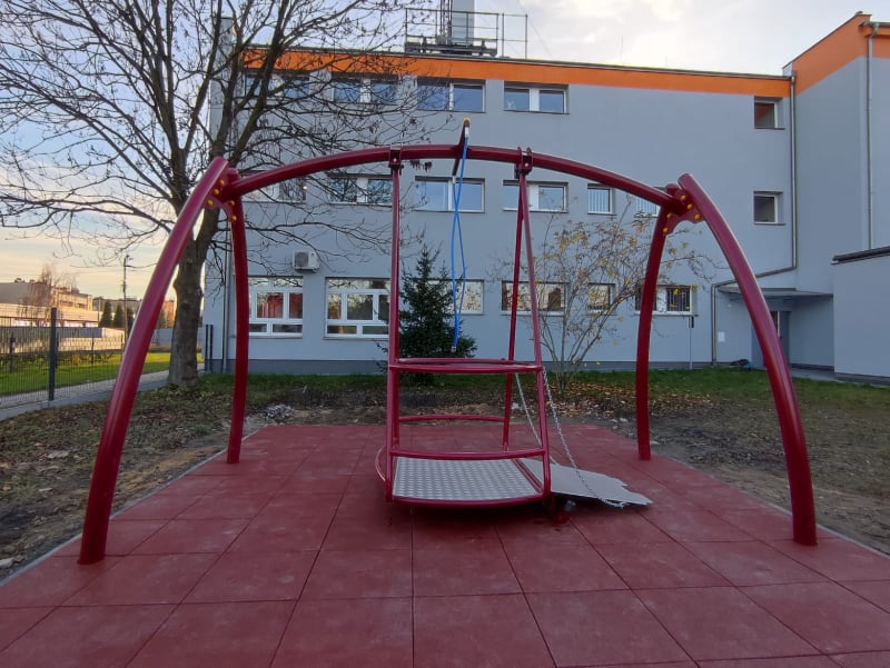 Huśtawka dla dzieci poruszających się na wózkach inwalidzkich