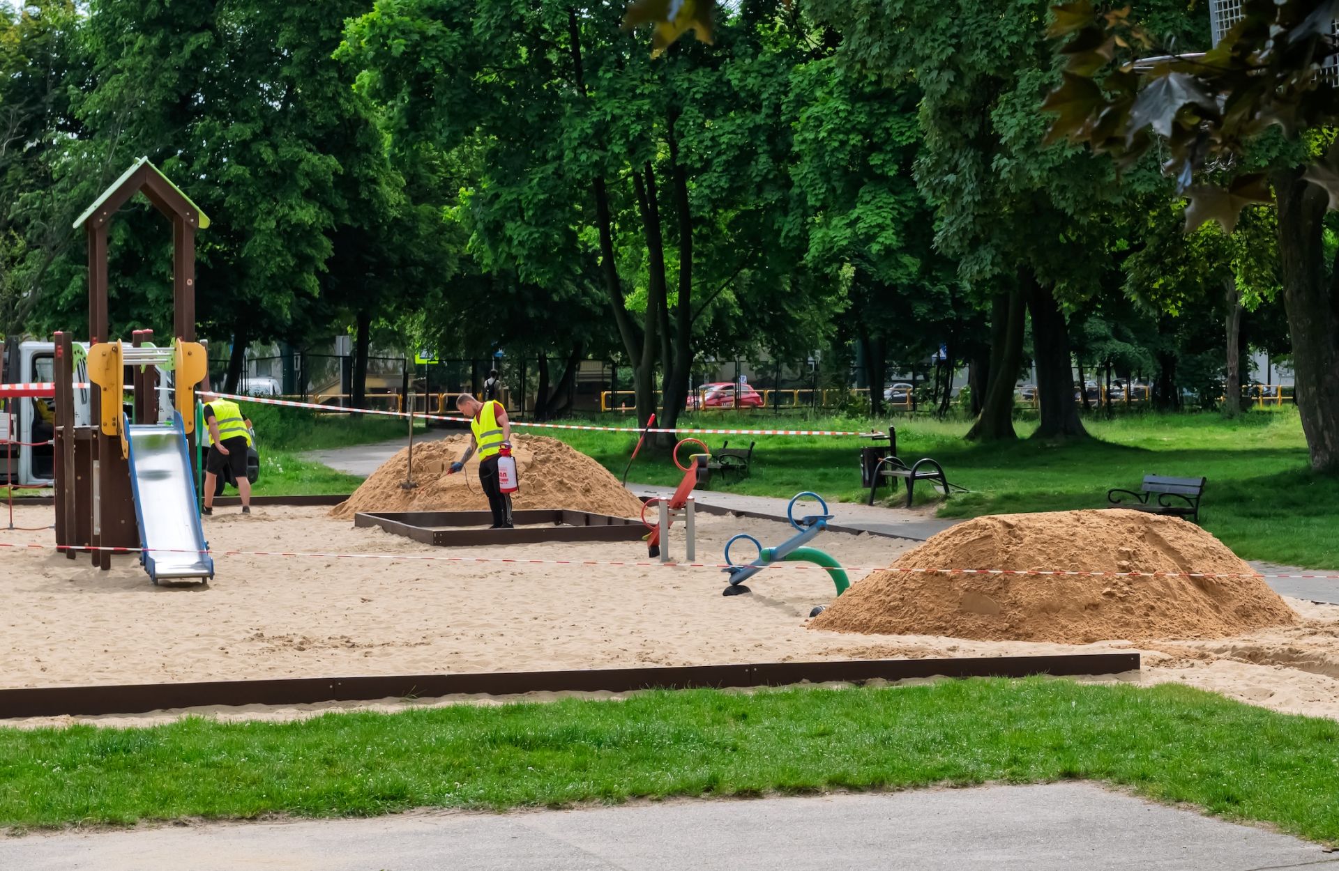 Wymiana piasku rozpoczęła się od placu zabaw przy ul. Olimpijskiej 