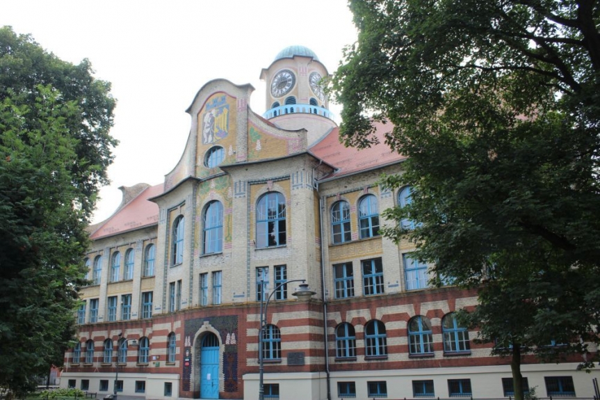 Secesyjny gmach IV Liceum Ogólnokształcącego w Bytomiu
