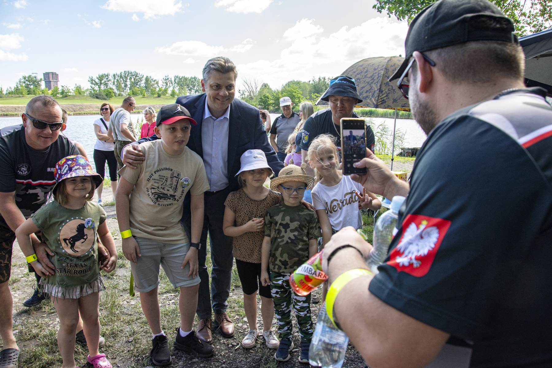 Prezydent z młodymi wędkarzami